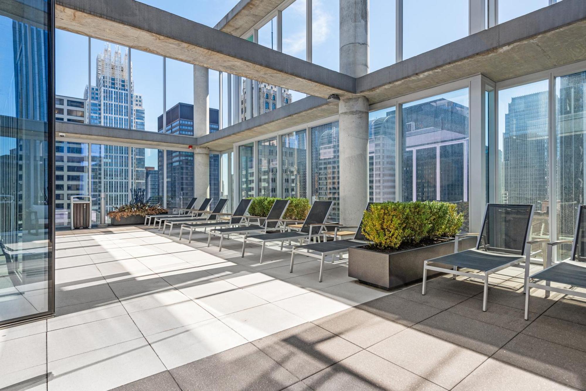 Indoor Pool Gym Rooftop-215-By Cloud9 Apartment Chicago Exterior photo